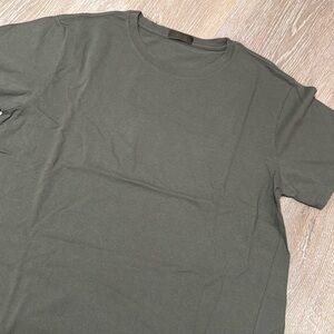 nuuds tee 🤍 size medium